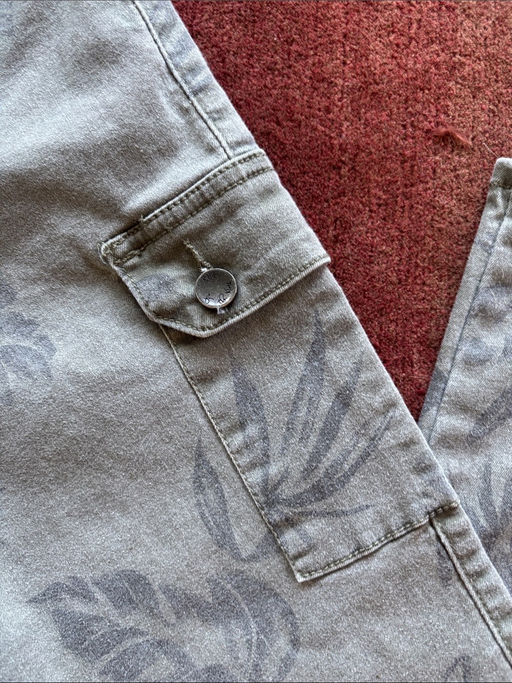 New - Kut from the Kloth 'Brigitte' Ankle Skinny Cargo Floral Print Jeans - Sz 8 - Picture 8 of 10